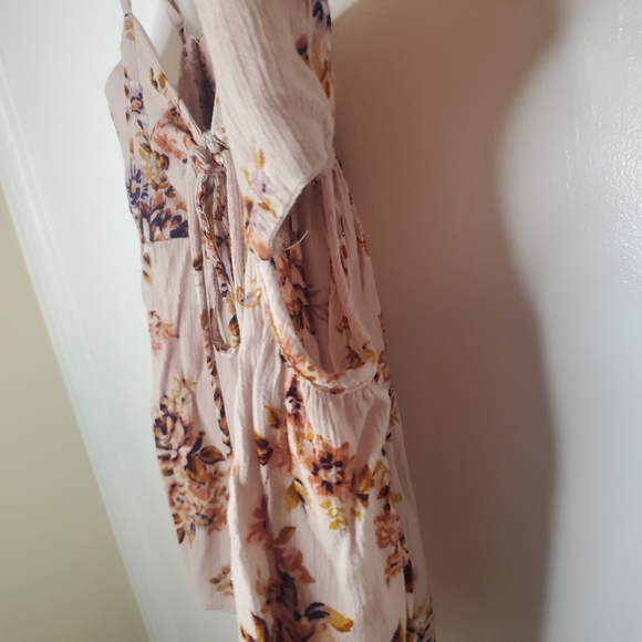 *SOLD* American Eagle Floral Tank with Side Cutout - Picture 4 of 5